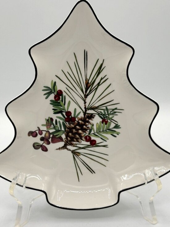 Lenox Tree Shaped Dish Etchings Collection Catherine  Christmas 7.5" - Picture 1 of 7